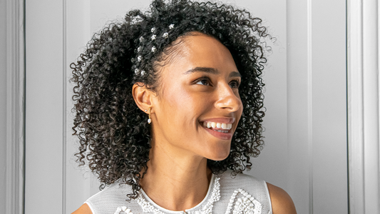 How to style curly hair on wedding day