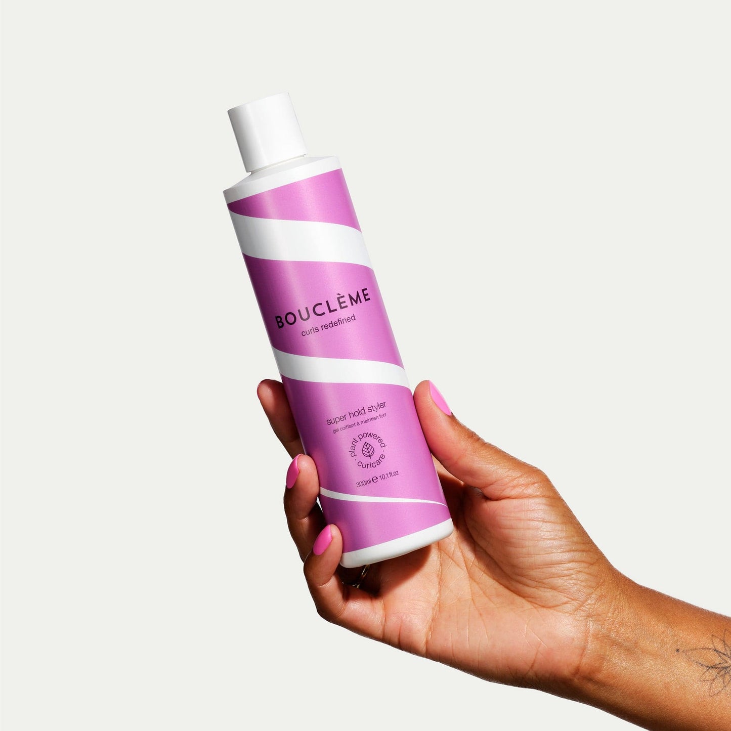 The ultimate curly hair gel for definition and firm hold, to keep your curls in shape on a busy day.