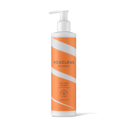 A lightweight, anti-humidity leave in conditioner to create defined, soft curls.