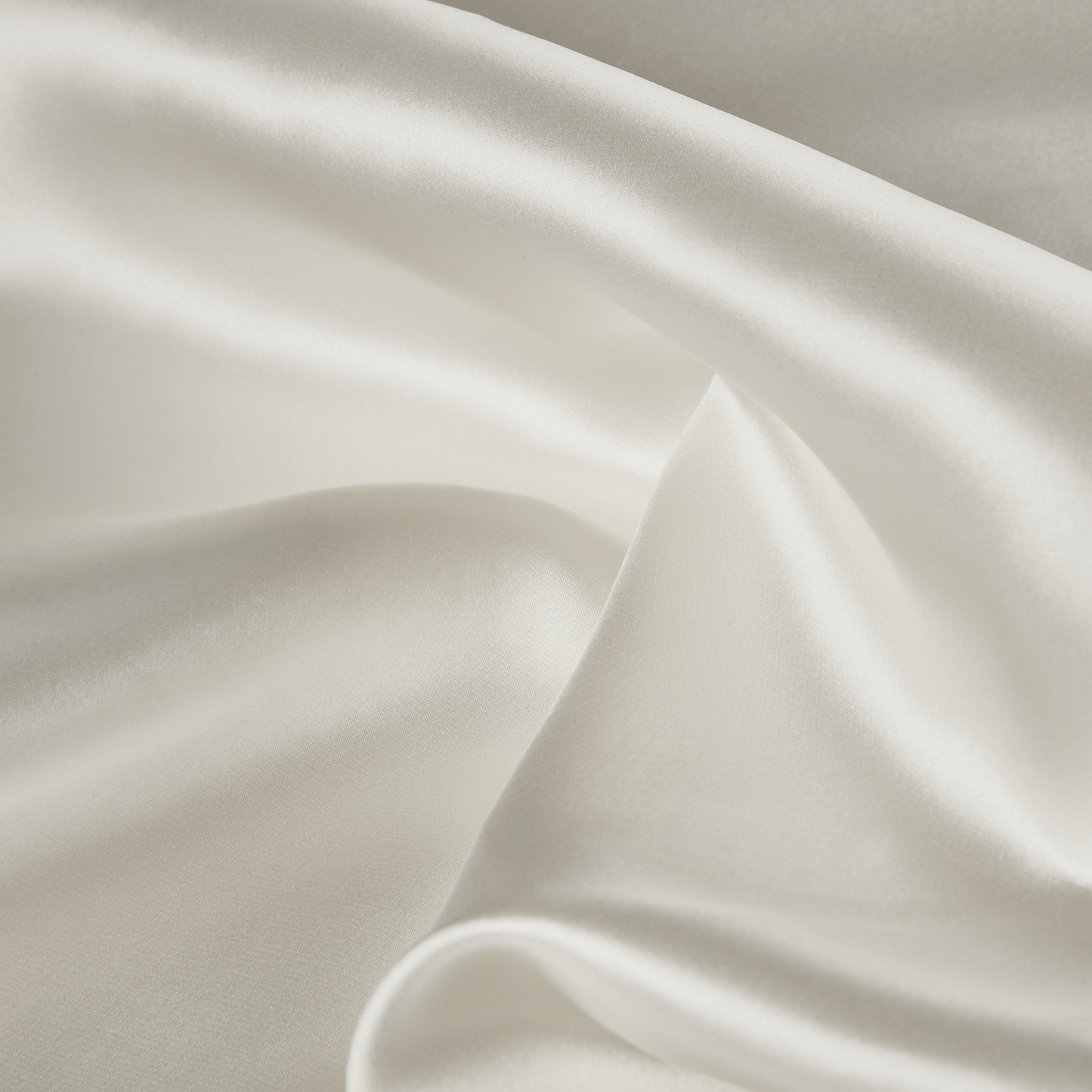 Pillowcase made from the highest quality 100% mulberry silk with a thickness of 22 momme